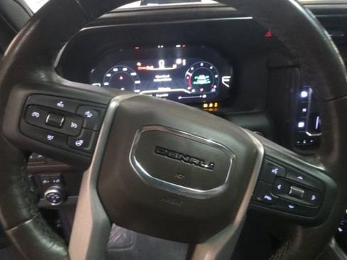 Used 2022 GMC Yukon XL Denali RWD image 3