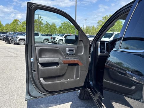 Used 2018 GMC Sierra 1500 SLE w/ SLE Value Package AWD/4WD image 11