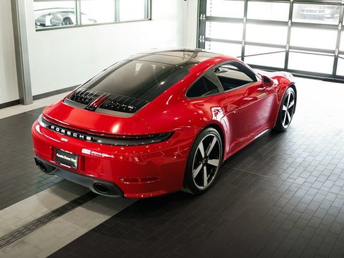 Certified 2025 Porsche 911 Carrera RWD image 9