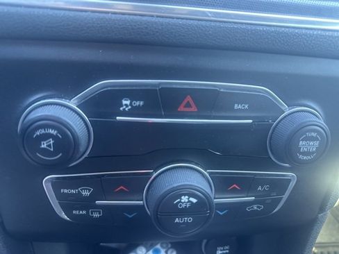 Used 2016 Dodge Charger SXT w/ Navigation & Travel Group image 17