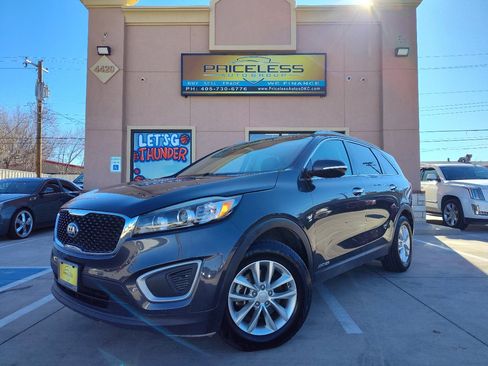 Used 2018 Kia Sorento LX image 1