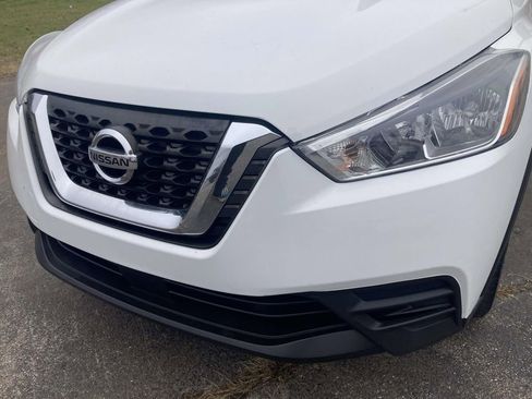 Used 2020 Nissan Kicks S image 9