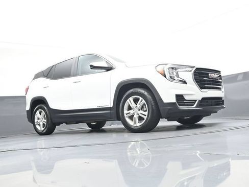 Used 2024 GMC Terrain SLE FWD image 32