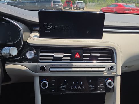 Used 2025 Genesis G70 2.5T RWD image 14