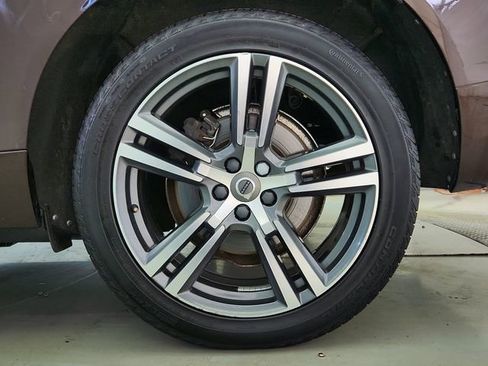 Used 2018 Volvo XC60 T6 Momentum w/ Advanced Package AWD/4WD image 32