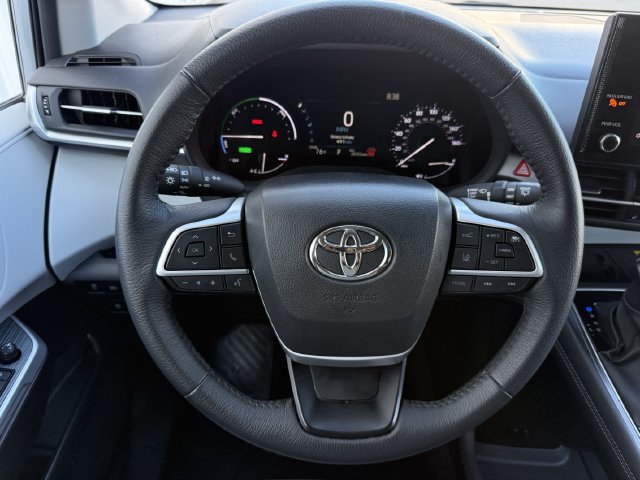 Certified 2025 Toyota Sienna XLE FWD image 13