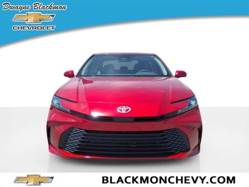 Used 2025 Toyota Camry LE FWD image 8