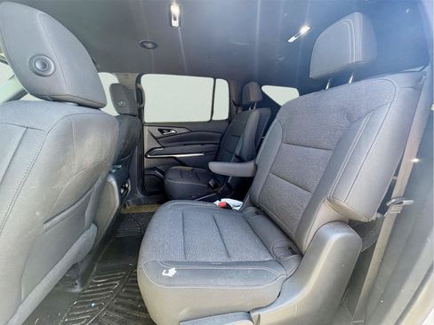 Used 2025 Chevrolet Traverse LT FWD image 11