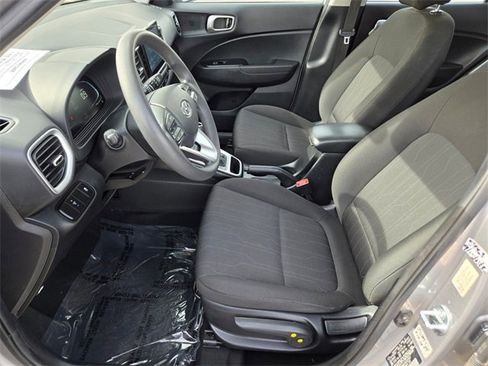 Used 2024 Hyundai Venue SE image 13
