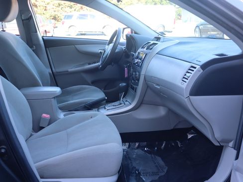 Used 2013 Toyota Corolla LE image 33