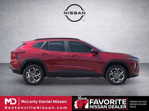 Used 2025 Chevrolet Trax LT FWD image 6