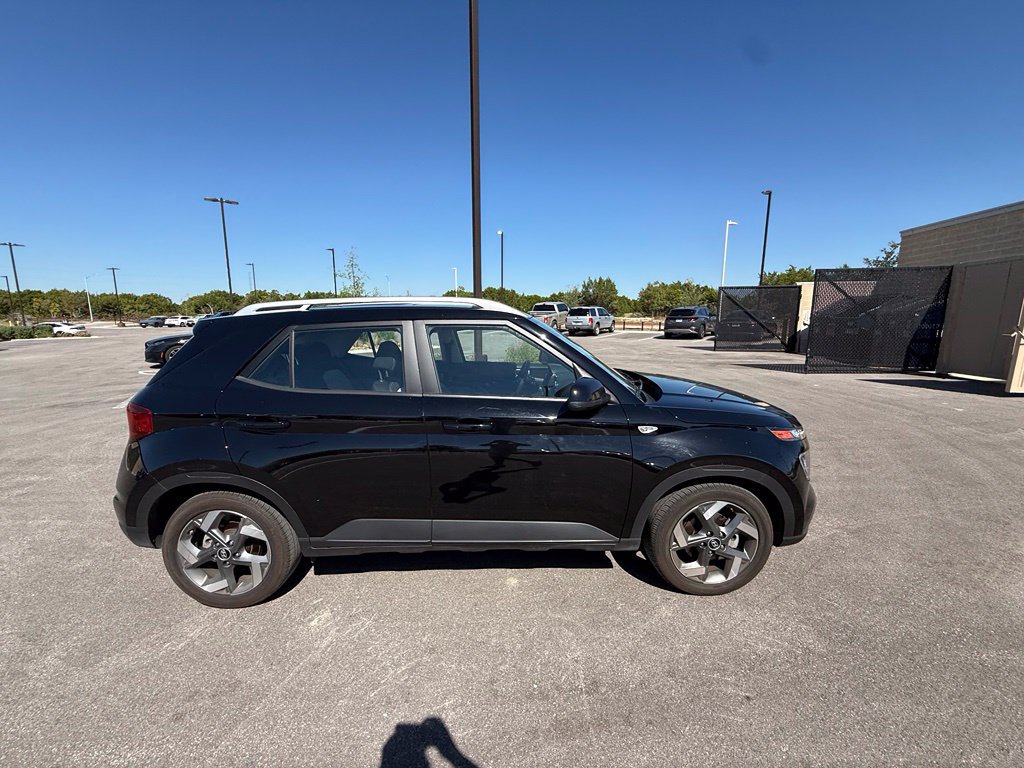 Certified 2025 Hyundai Venue SEL FWD image 3