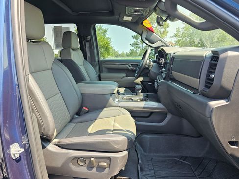 Used 2023 Chevrolet Silverado 1500 ZR2 w/ Technology Package AWD/4WD image 10