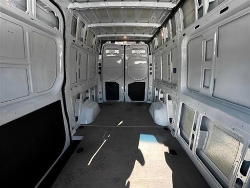 Used 2025 Mercedes-Benz Sprinter 2500 image 28