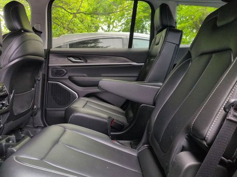 Used 2021 Jeep Grand Cherokee L Limited AWD/4WD image 15