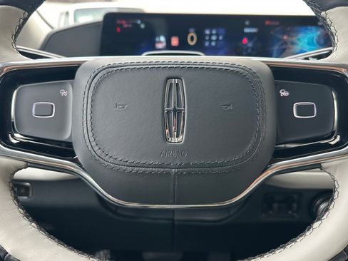 New 2026 Lincoln Navigator Premiere image 24