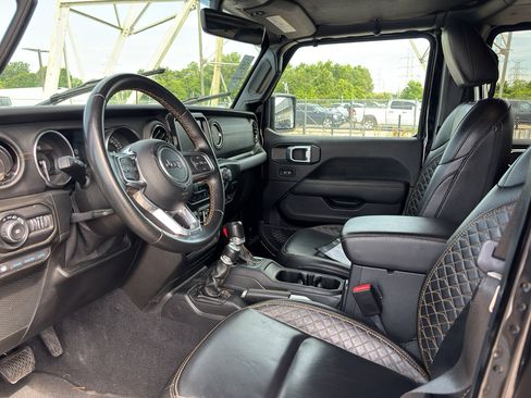 Used 2021 Jeep Wrangler Unlimited Sahara AWD/4WD image 3