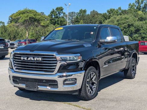 Used 2025 RAM 1500 Laramie AWD/4WD image 7