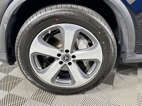 Used 2019 Mercedes-Benz GLC 300 4MATIC image 32