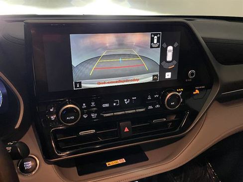 Used 2023 Toyota Highlander Limited AWD/4WD image 16