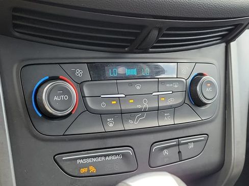 Used 2017 Ford Escape SE FWD image 18