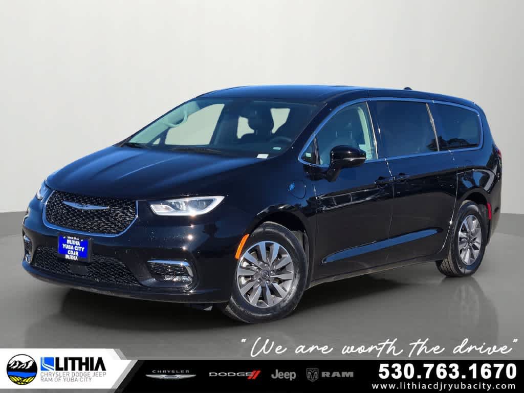 Used 2024 Chrysler Pacifica Limited FWD image 1