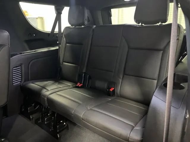 Used 2023 Chevrolet Suburban High Country AWD/4WD image 24