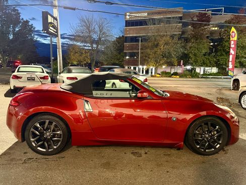 Used 2016 Nissan 370Z Roadster RWD image 6