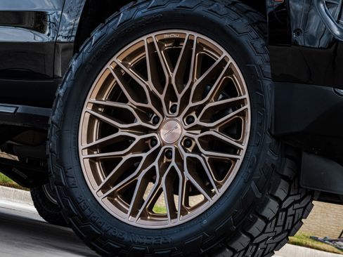 Used 2025 Chevrolet Tahoe LT w/ Comfort Package image 8