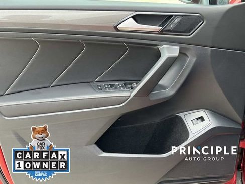 Used 2022 Volkswagen Tiguan SE w/ Panoramic Sunroof Package FWD image 12
