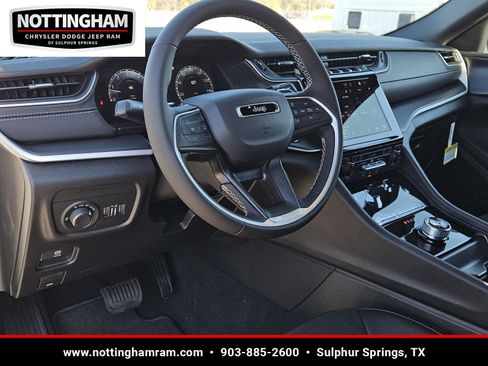 New 2025 Jeep Grand Cherokee Altitude image 20