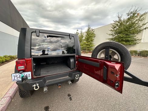 Used 2010 Jeep Wrangler Unlimited Rubicon w/ Dual Top Group image 18