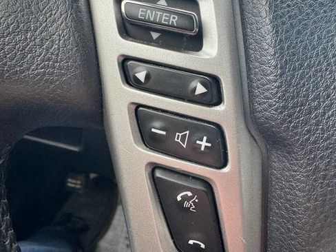 Used 2018 Nissan Titan SV w/ SV Convenience Package AWD/4WD image 15