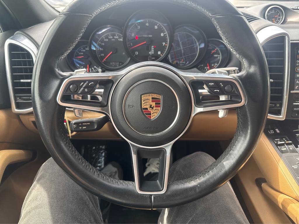 Used 2016 Porsche Cayenne w/ Premium Package AWD/4WD image 16