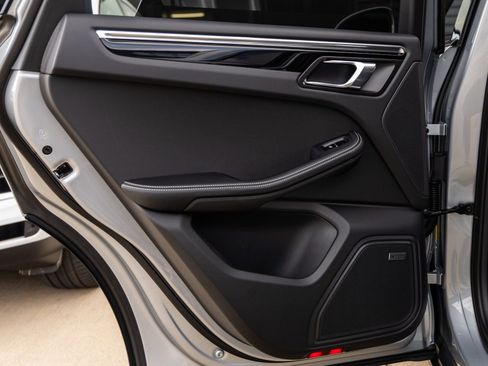 New 2026 Porsche Macan Turbo image 36