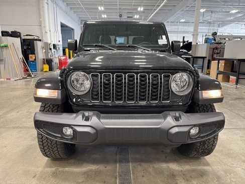 New 2025 Jeep Gladiator Sport image 2