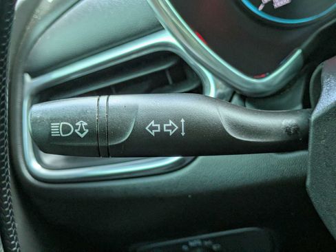 Used 2019 Chevrolet Equinox LT w/ Sun & Navigation Package FWD image 19