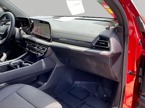 Used 2025 Chevrolet Traverse LT w/ Driver Confidence Package FWD image 16