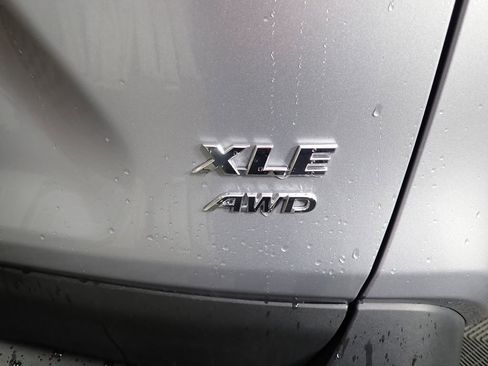 Used 2023 Toyota RAV4 XLE Premium image 17