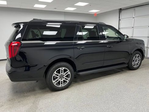 Used 2025 Ford Expedition Max Active AWD/4WD image 11