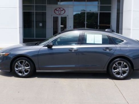 Used 2023 Honda Accord EX image 2