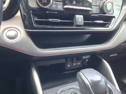 Used 2021 Toyota Highlander XSE FWD image 30