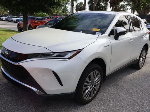 Used 2021 Toyota Venza XLE w/ Softex Package image 2