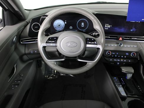 Certified 2024 Hyundai Elantra SEL w/ Convenience Package image 8