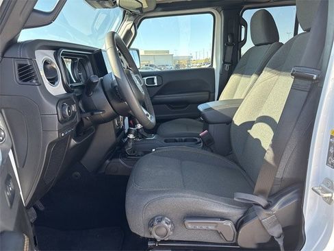 Used 2024 Jeep Wrangler Unlimited Sahara image 9