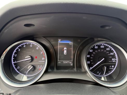 Used 2019 Toyota Camry SE FWD image 11