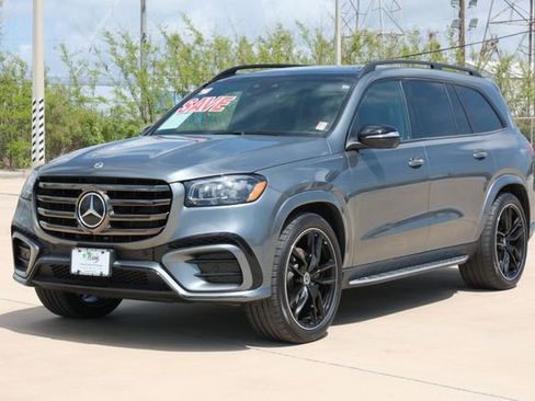 Used 2025 Mercedes-Benz GLS 580 4MATIC image 3
