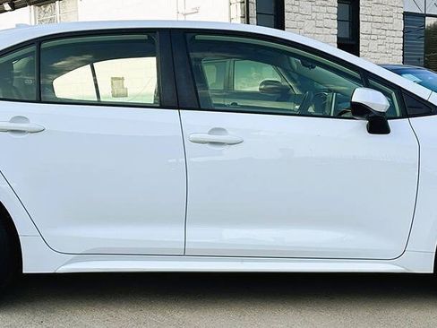 Used 2021 Toyota Corolla LE FWD image 4