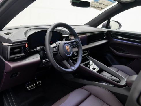 New 2025 Porsche Macan 4S Electric image 4