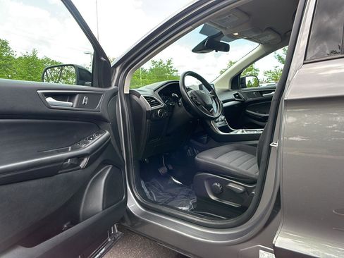 Used 2023 Ford Edge SE w/ Black Appearance Package AWD/4WD image 2